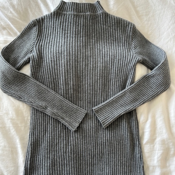 Soft grey sweater - Picture 2 of 4